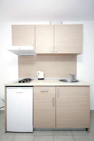 Апартаменты Apartments Pavlovic Петровац Стандартный трехместный номер-студио-9