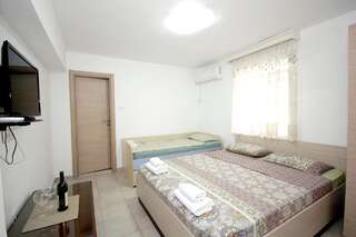 Апартаменты Apartments Pavlovic Петровац Трехместный номер с террасой-8